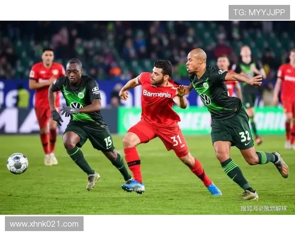 沃尔夫斯堡俱乐部从汽车之城崛起到德甲劲旅的发展与辉煌历程